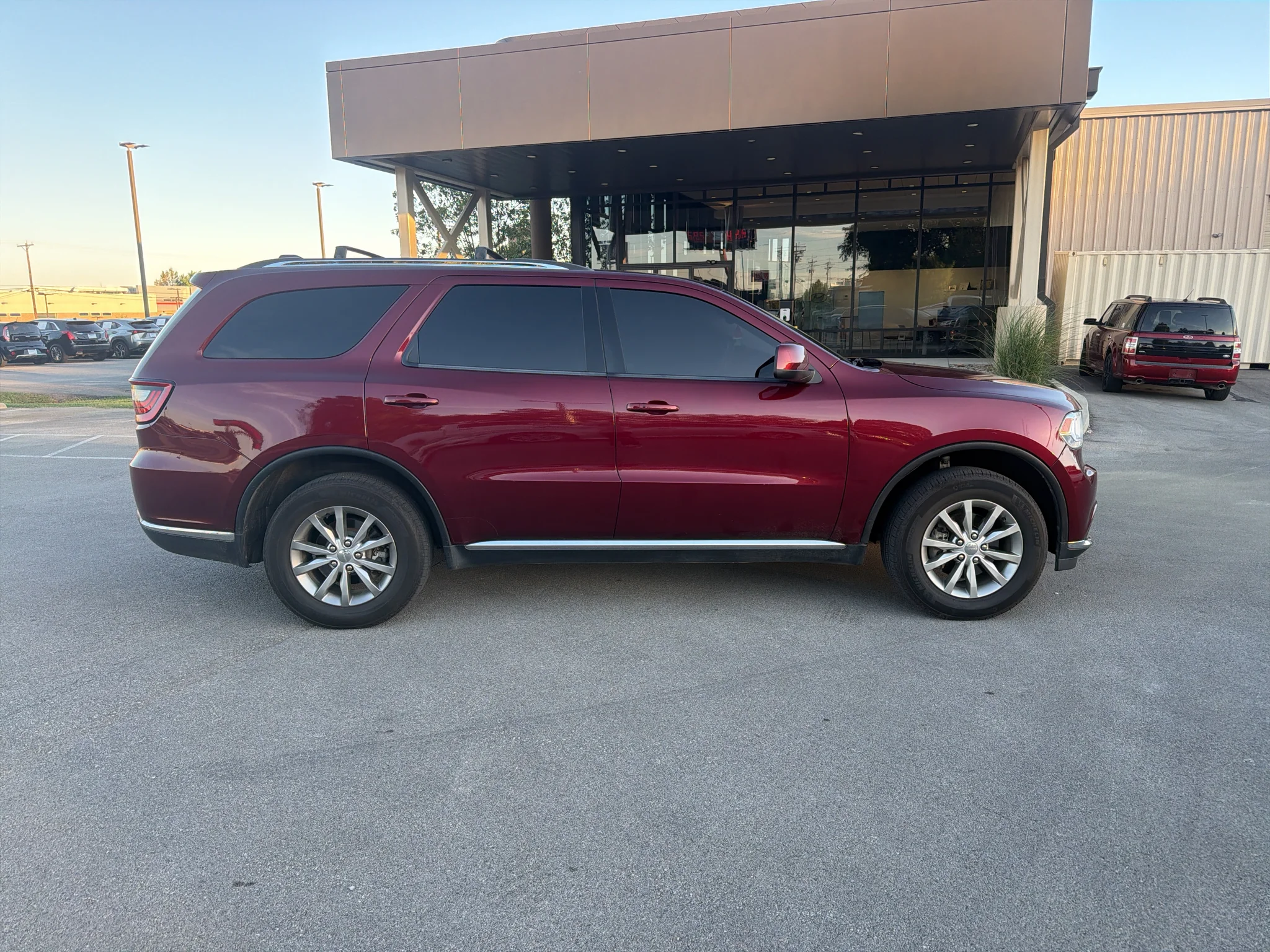 Used 2017 Octane Red Pearlcoat Dodge SXT image 2