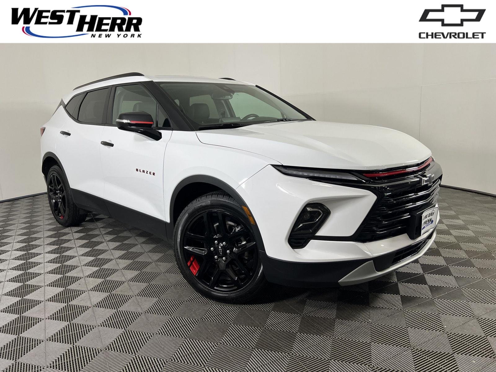 Used 2025 Summit White Chevrolet LT image 1