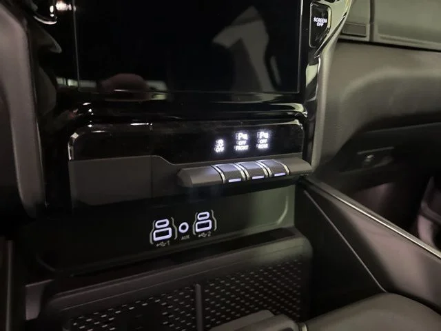 New 2026 Diamond Black Crystal Pearl-Coat Exterior Paint RAM BIG HORN image 16