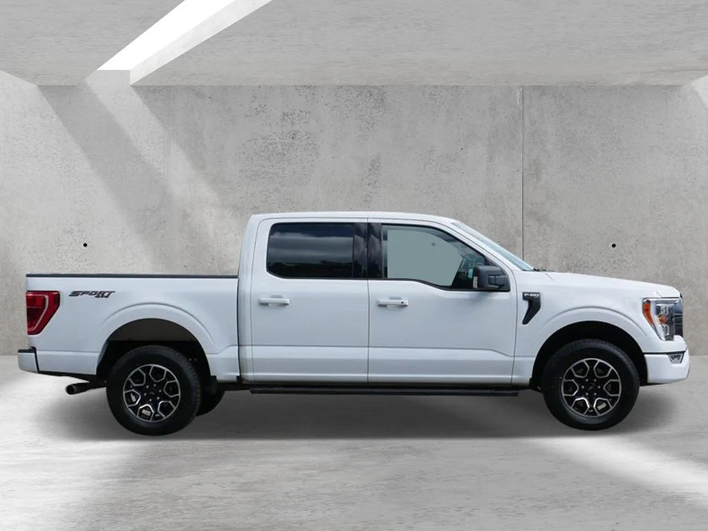 Used 2022 White Ford XLT image 2
