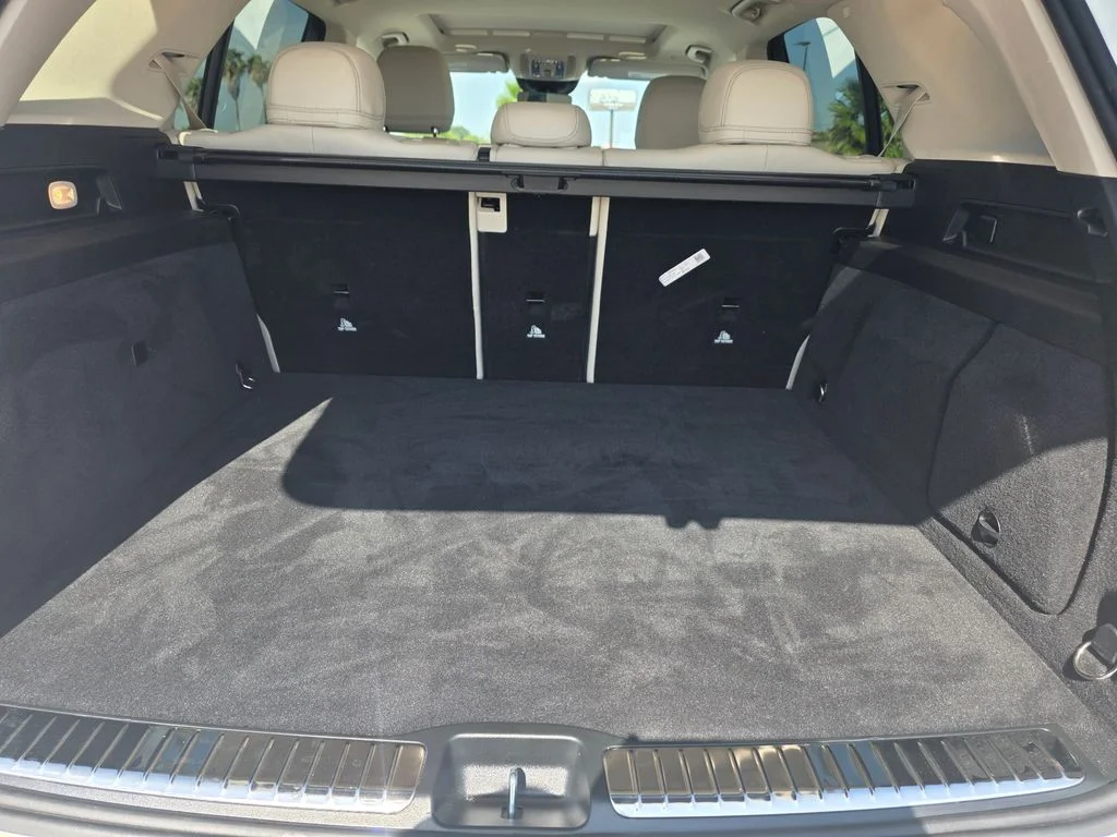 Certified Used 2025 White Mercedes-Benz GLE 450e image 25