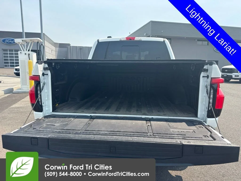 Certified Used 2022 White Metallic Ford Lariat image 4