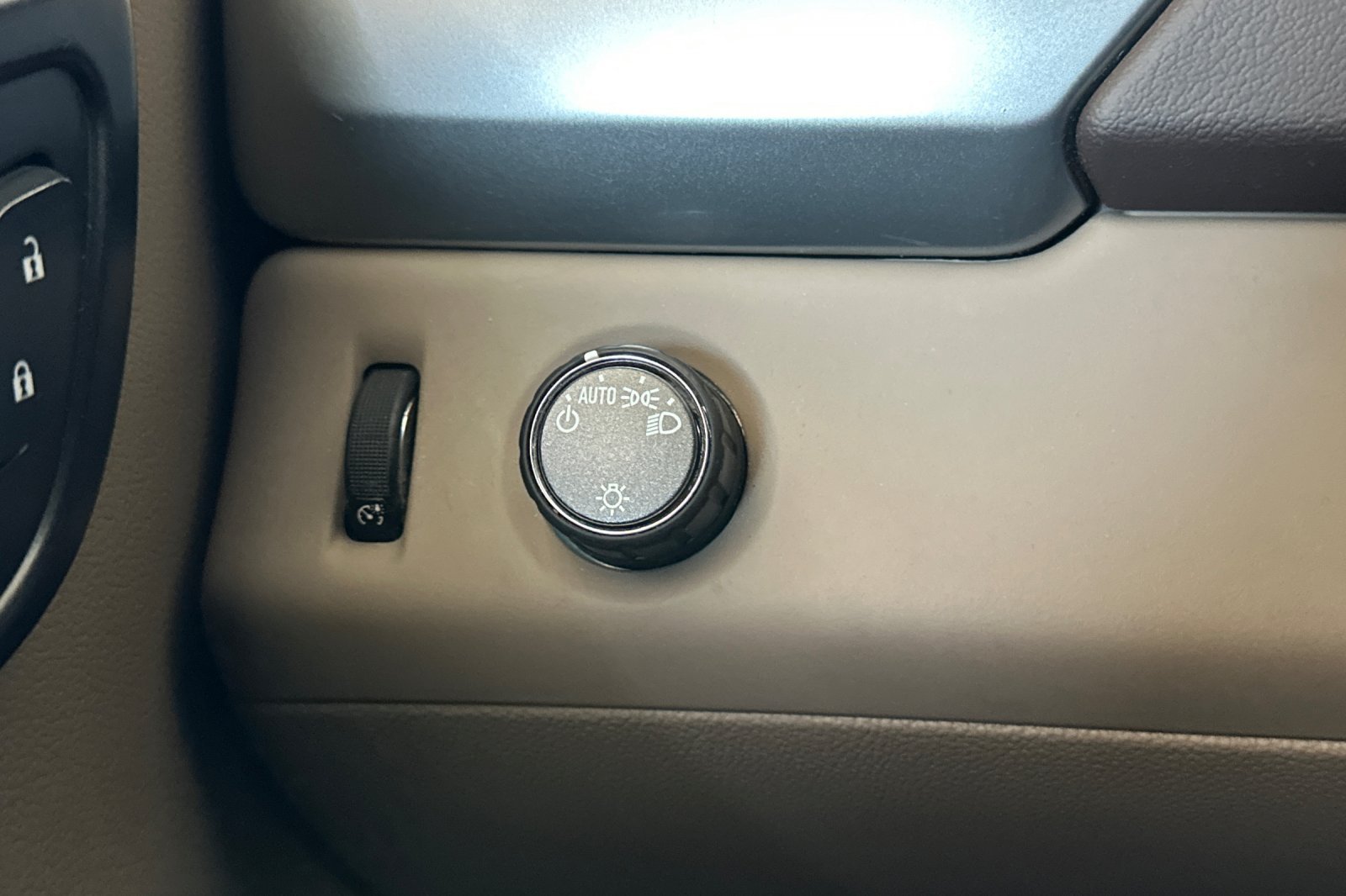 Used 2019 Gray Chevrolet LT image 29