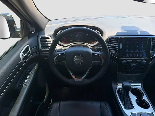 Used 2019 Diamond Black Crystal Pearlcoat Jeep Limited image 17