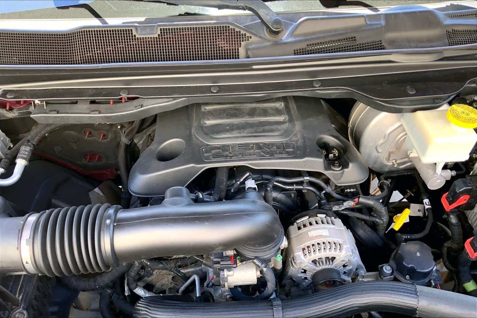 Used 2019 Delmonico Red Pearlcoat Ram Laramie image 30