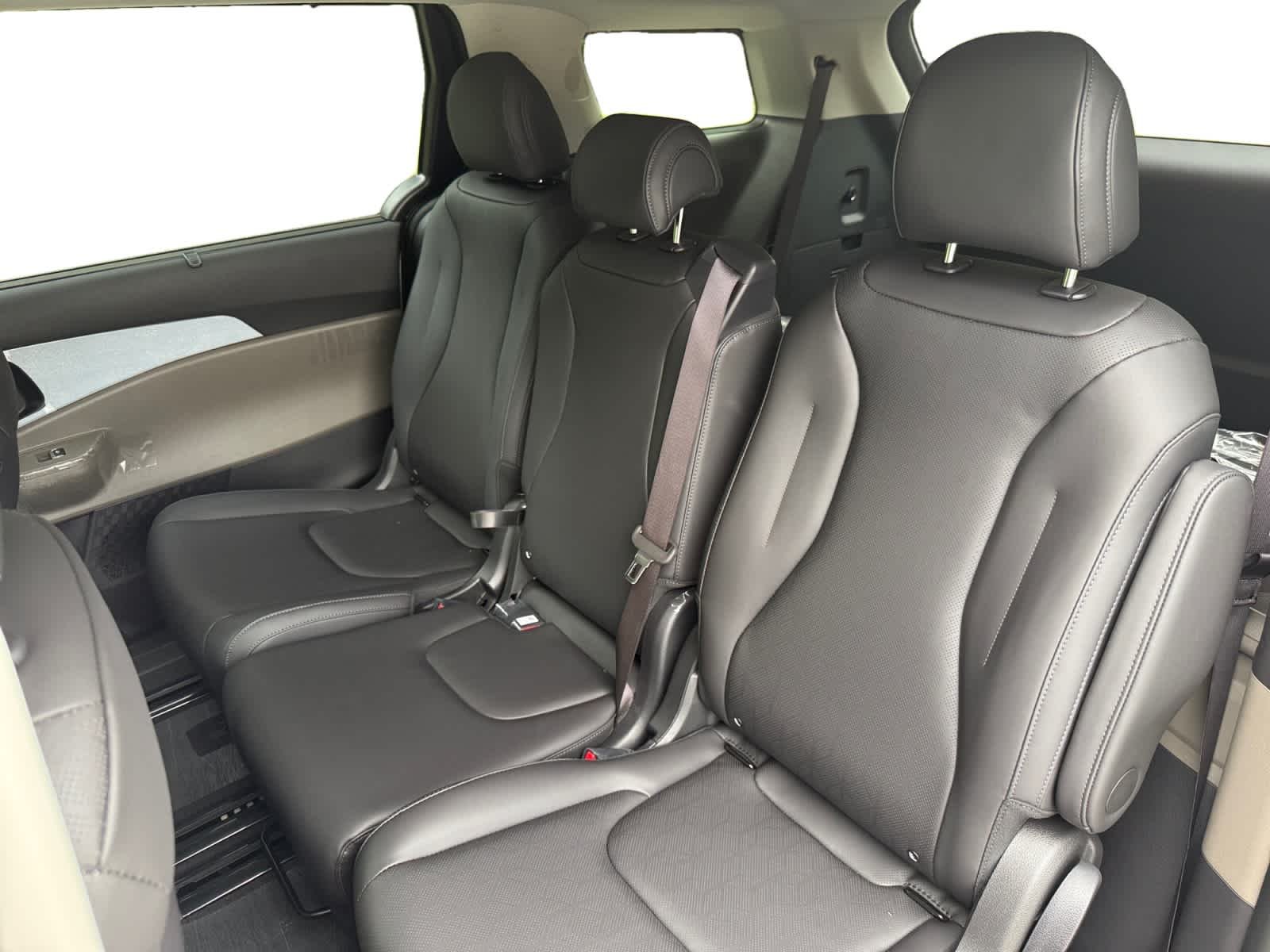 New 2026 Snow White Pearl Kia EX image 22