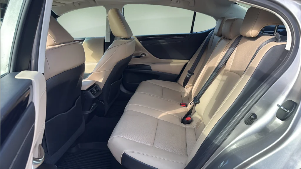 Used 2020 Silver Lexus 300h image 16