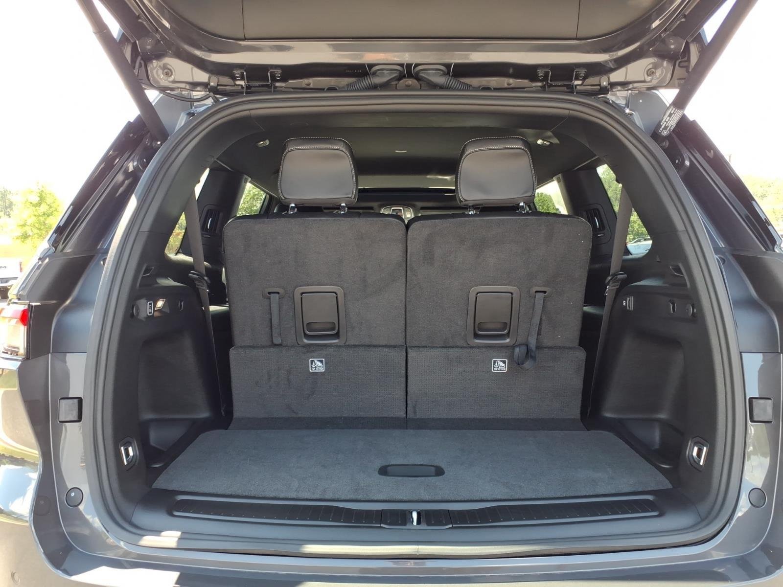 New 2026 Baltic Gray Metallic Clear-Coat Exterior Paint Jeep Laredo Altitude image 27