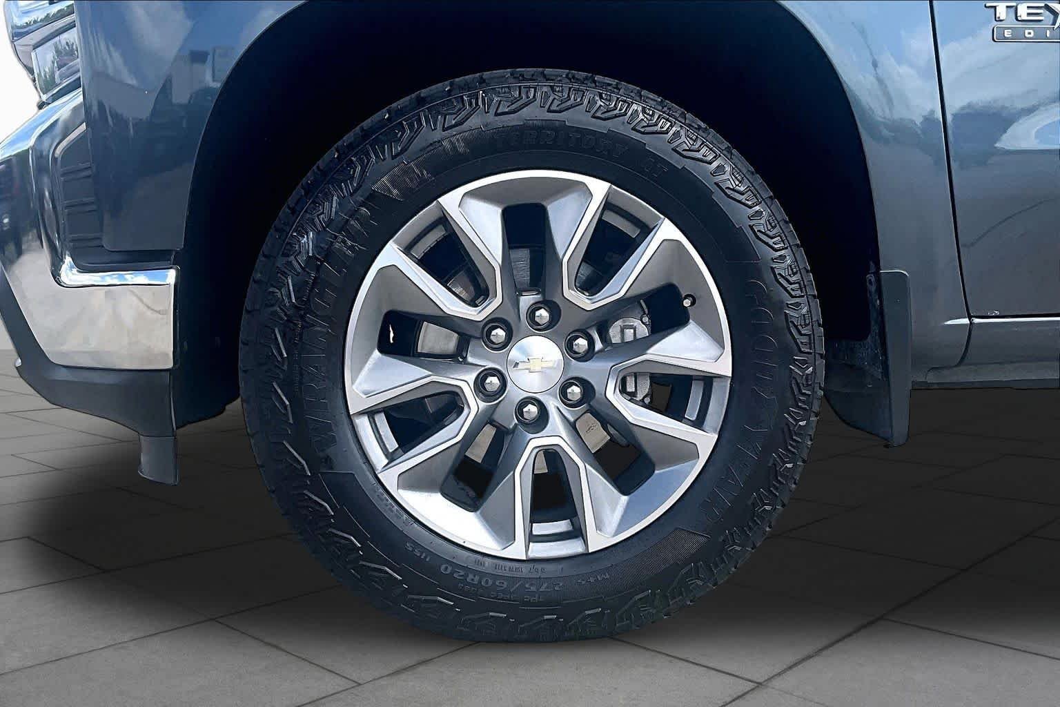 Used 2022 Shadow Gray Metallic Chevrolet LT image 11