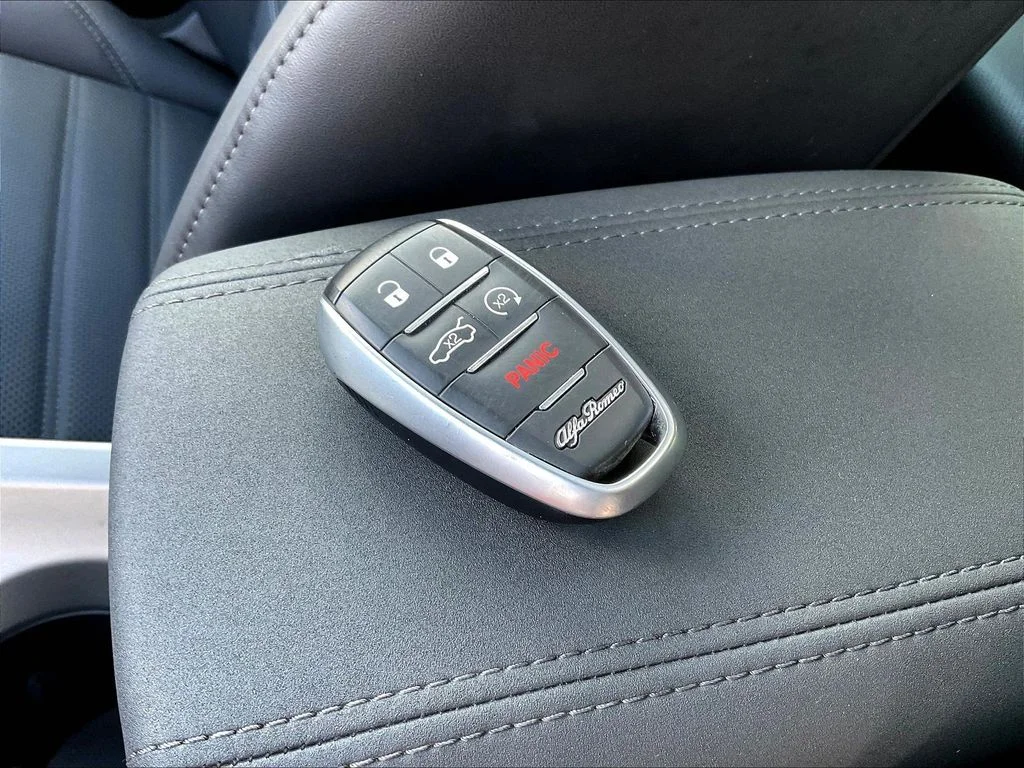 Used 2024 Alfa Rosso Alfa Romeo Veloce image 34