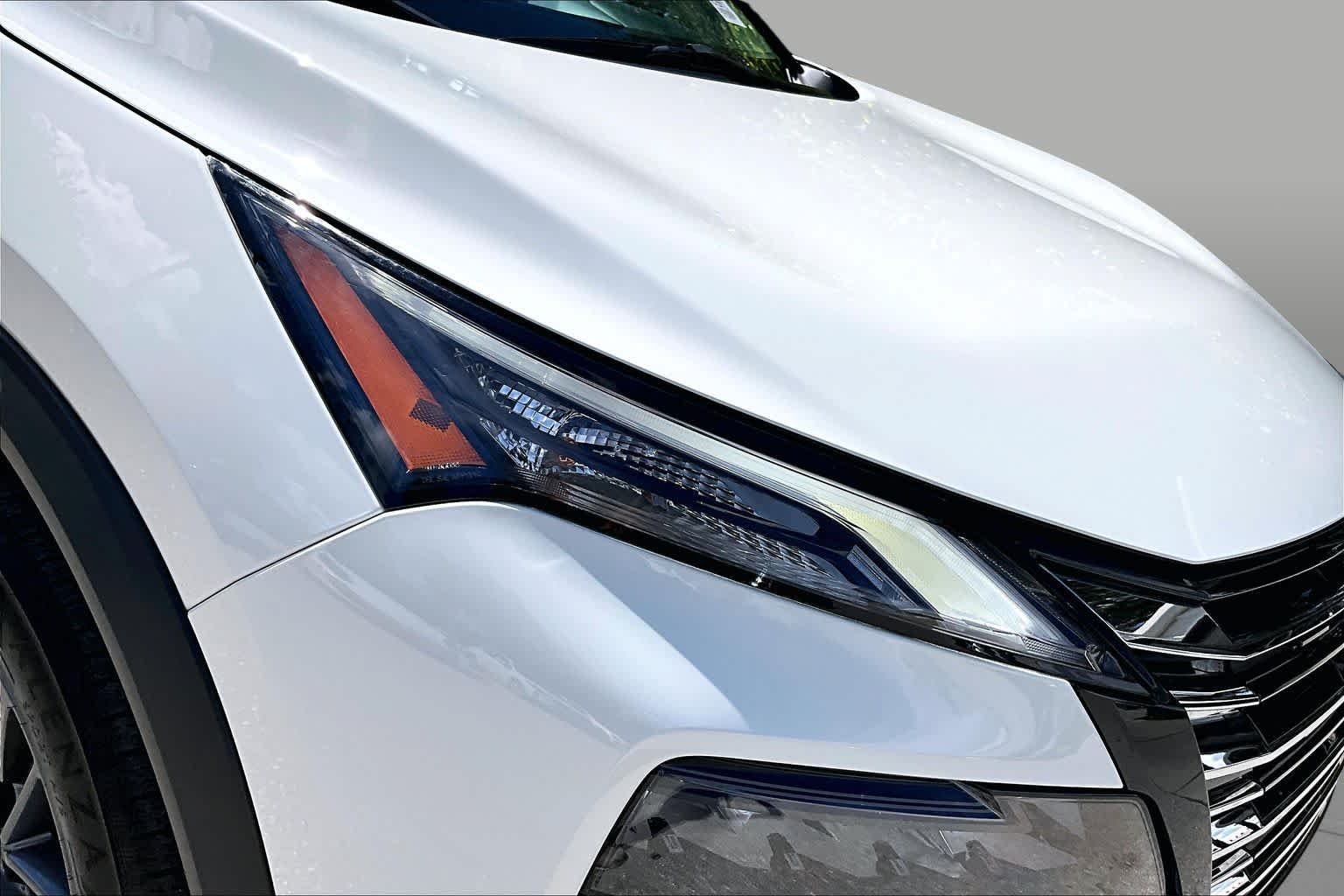 Used 2024 Glacier White Nissan S image 28