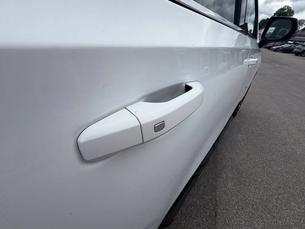 Used 2025 Summit White Chevrolet LT image 14
