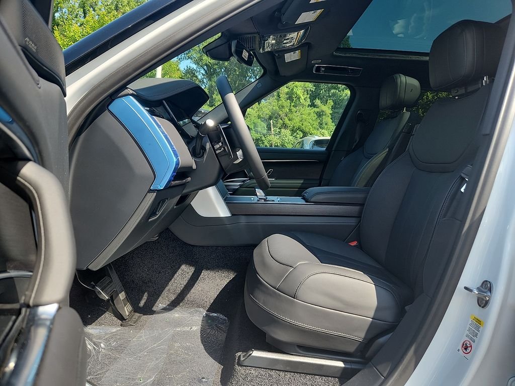 New 2026 Fuji White Land Rover SE image 6