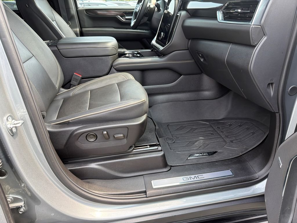 Used 2025 Silver GMC Elevation image 13
