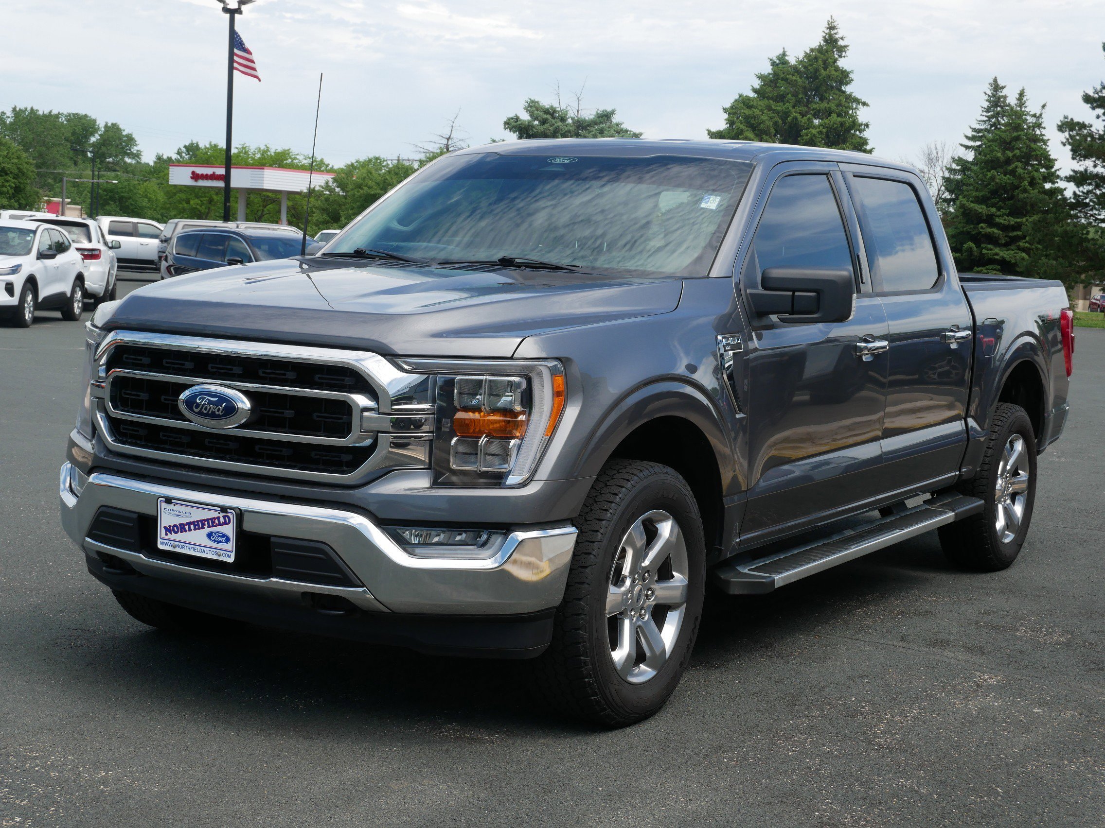 Used 2022 Gray Ford XLT image 4