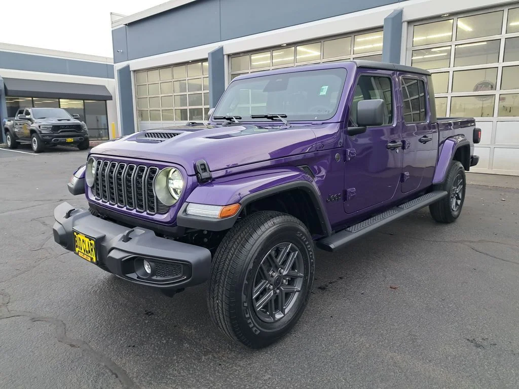 2026 Jeep Gladiator Sport S Auto's photo