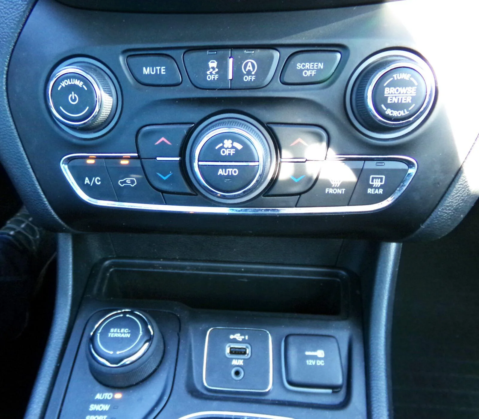 Used 2022 Bright White Clearcoat Jeep Limited image 12