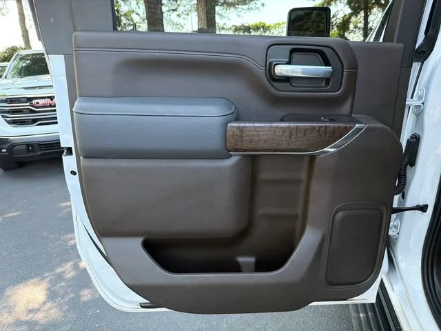 Used 2021 WHITE FROST TRICOAT GMC Denali image 21