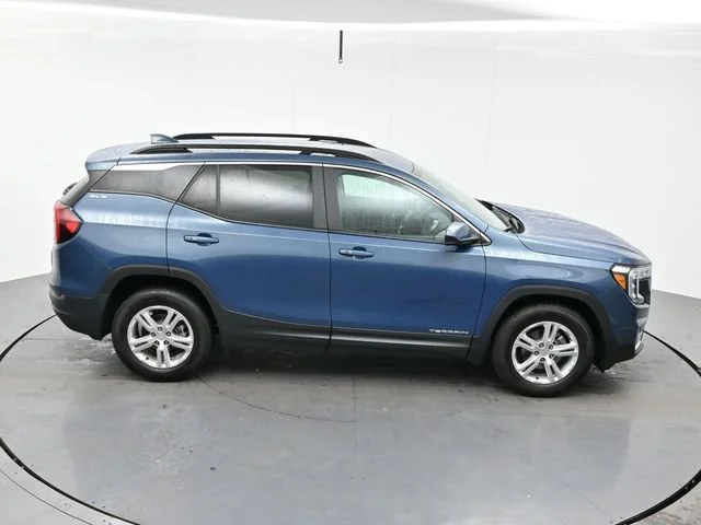 Used 2024 Downpour Metallic GMC SLE image 40