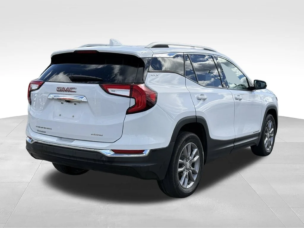 Used 2022 White GMC SLT image 27