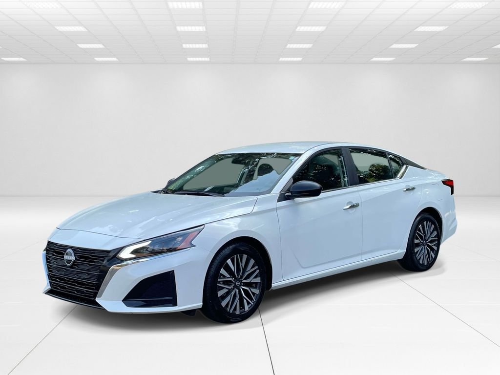 Used 2025 White Nissan 2.5 SV image 3