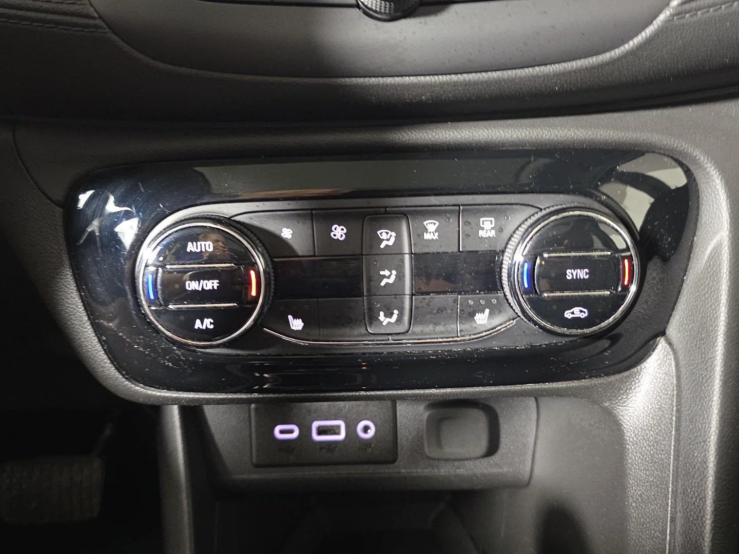 Used 2023 Sapphire Metallic Buick Essence image 18