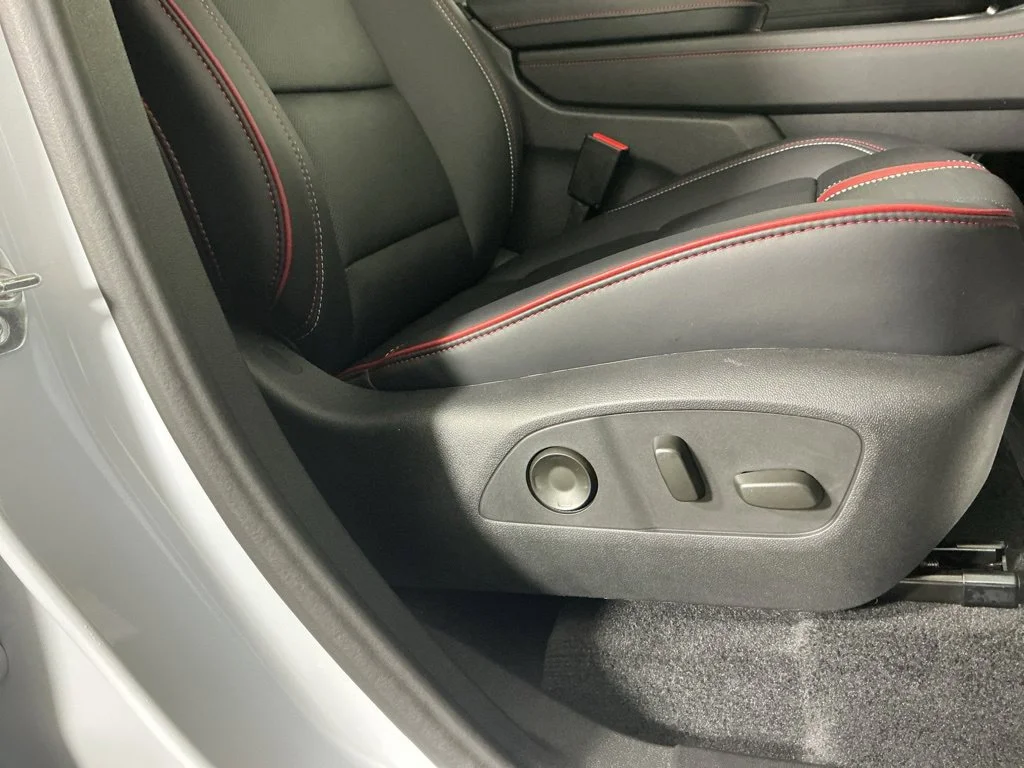 New 2027 Polar White Tricoat Chevrolet RS image 18