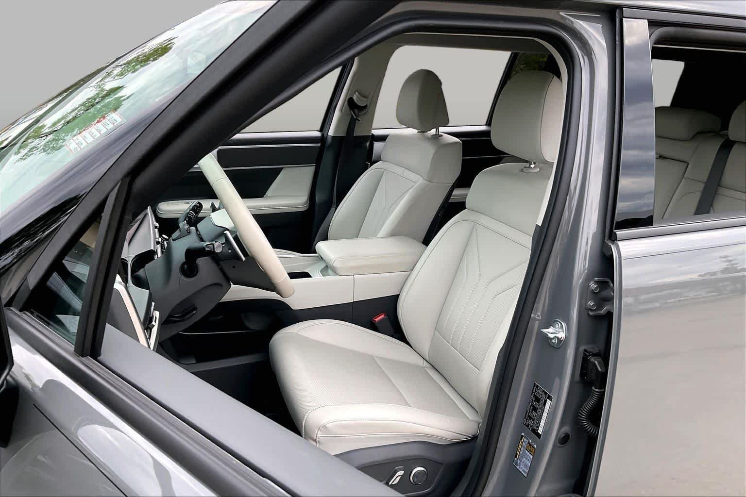Used 2025 Hampton Gray Hyundai SEL image 8