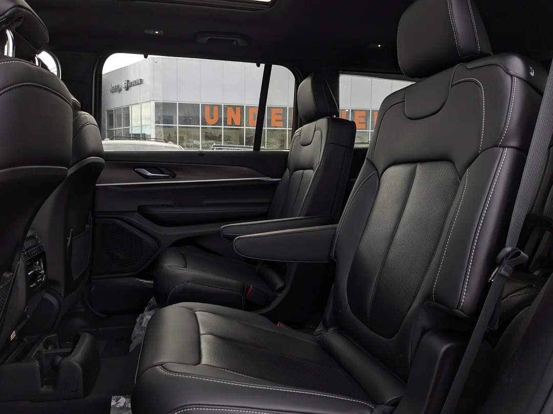 New 2025 Black Jeep Limited - - 4x4 - Luxury Tech II - Black App Pkge - Panoramic Sunroof & More! image 30