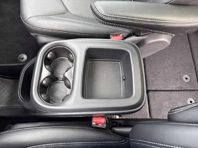 2025 Chrysler Pacifica Select - Photo 26