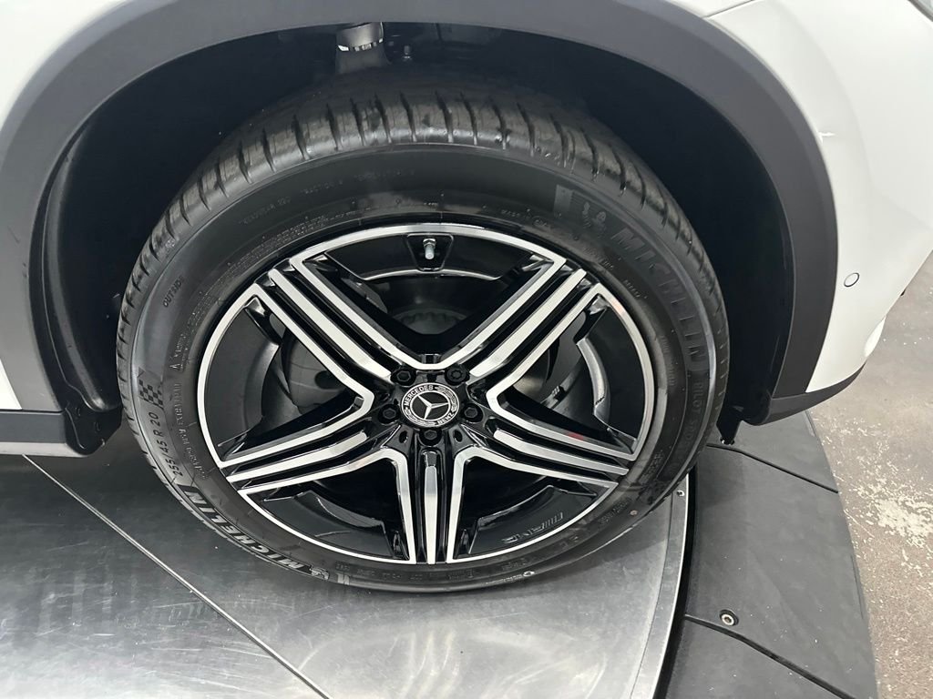 New 2027 Polar White Mercedes-Benz GLC 300 image 9