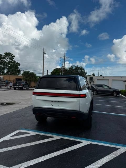 Used 2023 White RIVIAN Adventure image 3