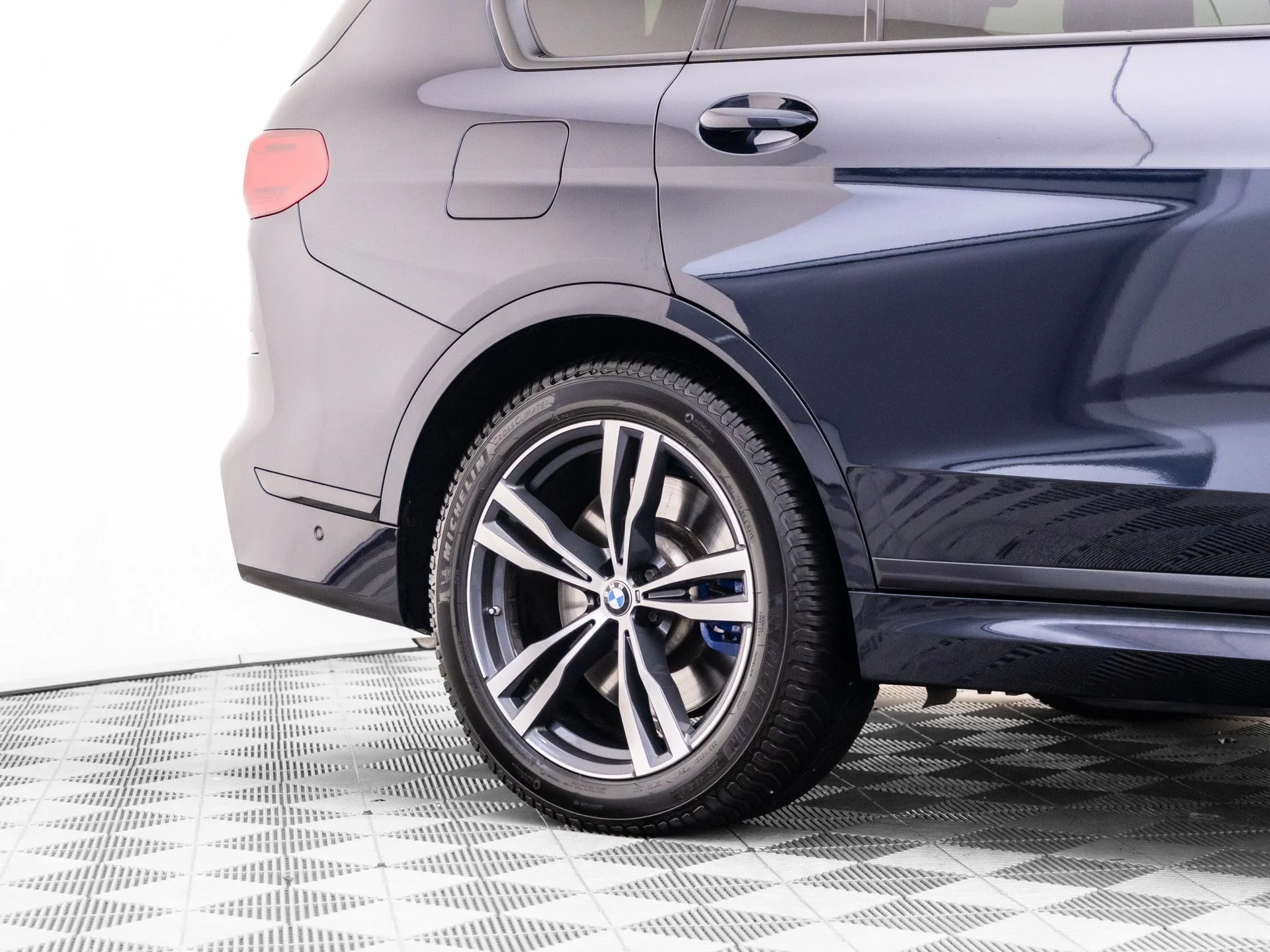 Used 2022 Black BMW M50i image 38