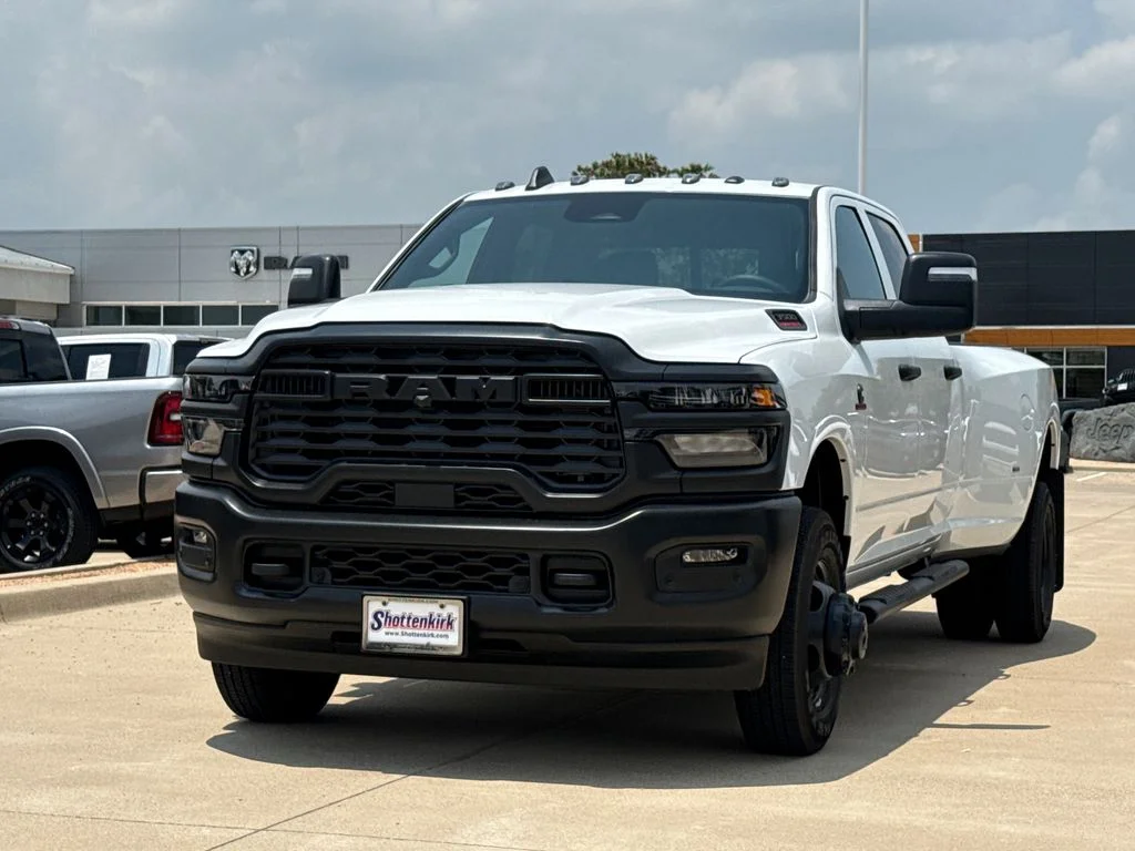 New 2026 Bright White Clear-Coat Exterior Paint RAM Tradesman image 3