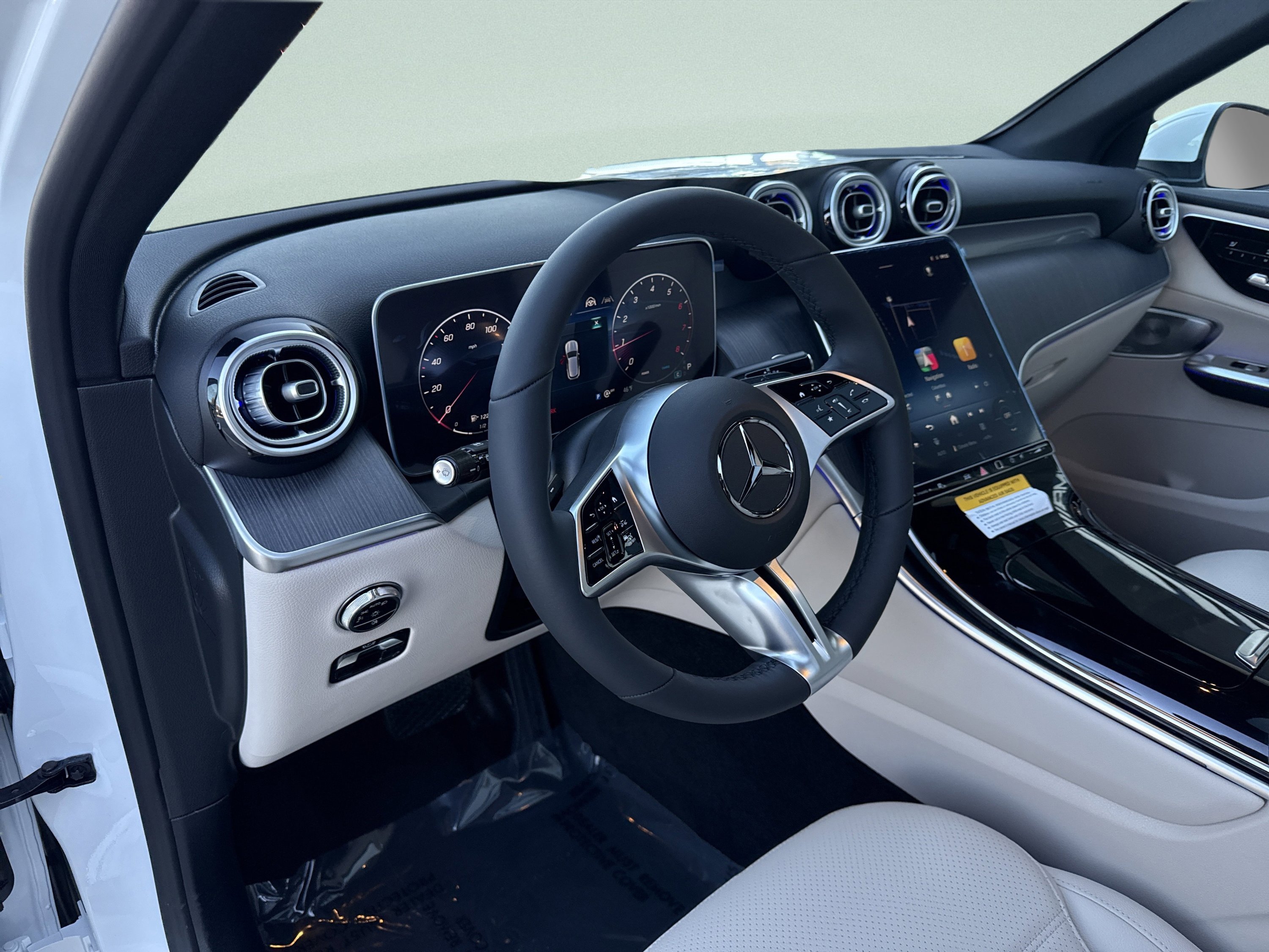 Used 2026 Polar White Mercedes-Benz GLC 300 image 16