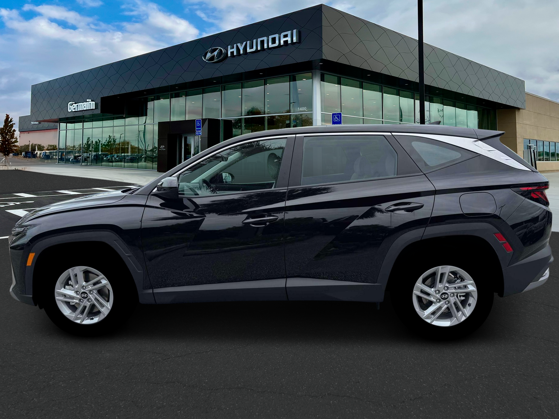 New 2026 Phantom Black Hyundai SE FWD image 3