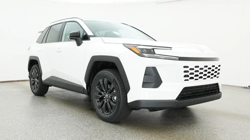 New 2026 Ice Cap Toyota XLE Premium image 9