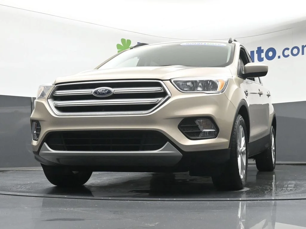 Used 2018 Gold Ford SE image 7
