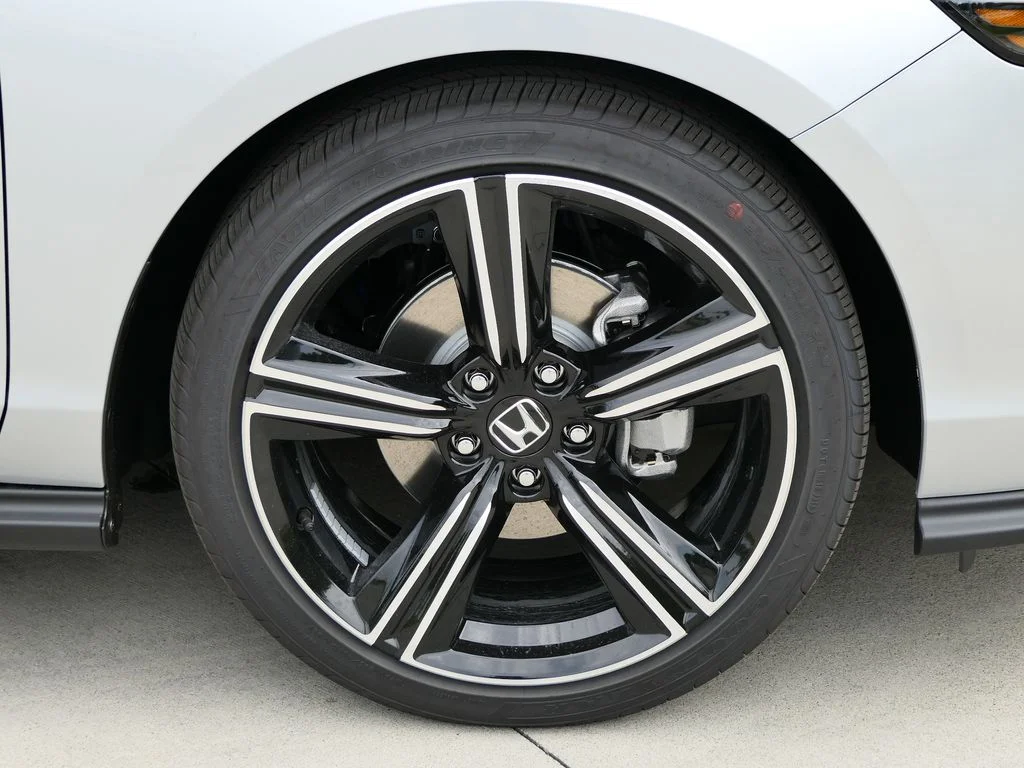 New 2026 Solar Silver Metallic Honda SE image 11