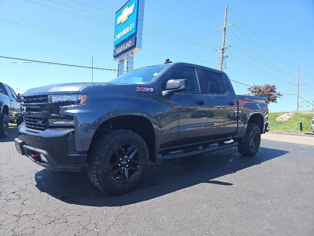 Used 2019 Chevrolet Silverado 1500 LT Trail Boss with VIN 3GCPYFED3KG218468 for sale in Kansas City