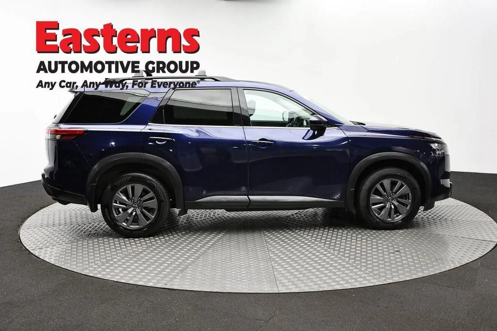 Used 2023 Blue Nissan SV image 4