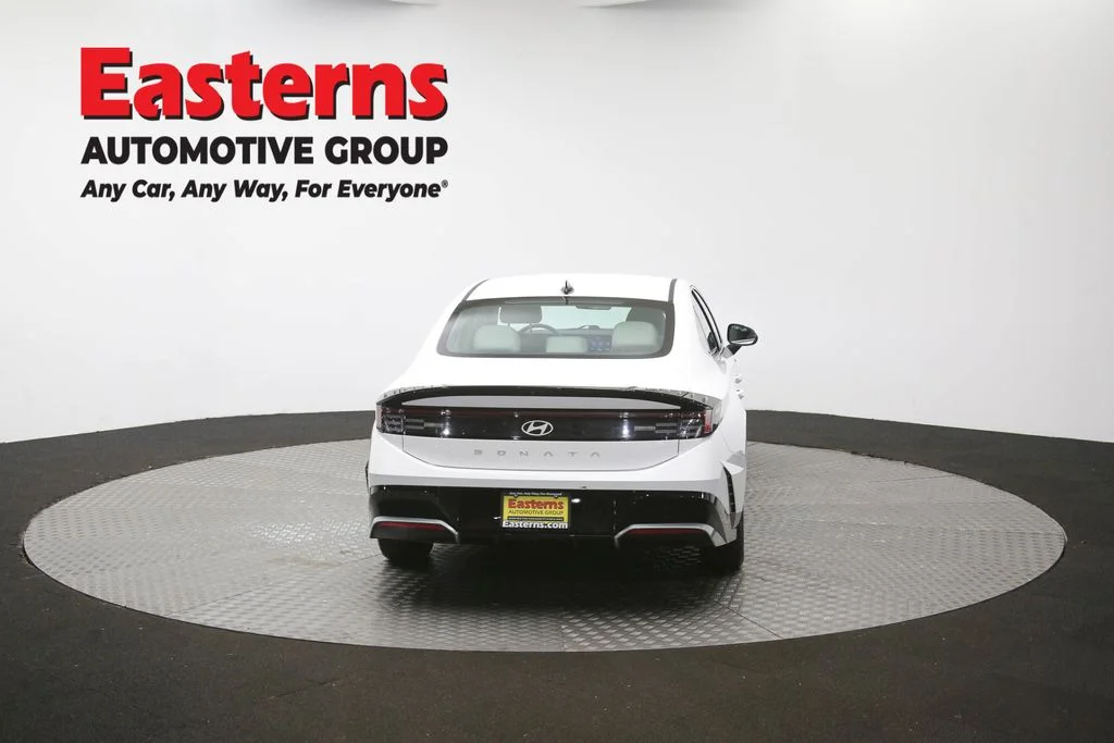 Used 2024 White Hyundai SEL image 37