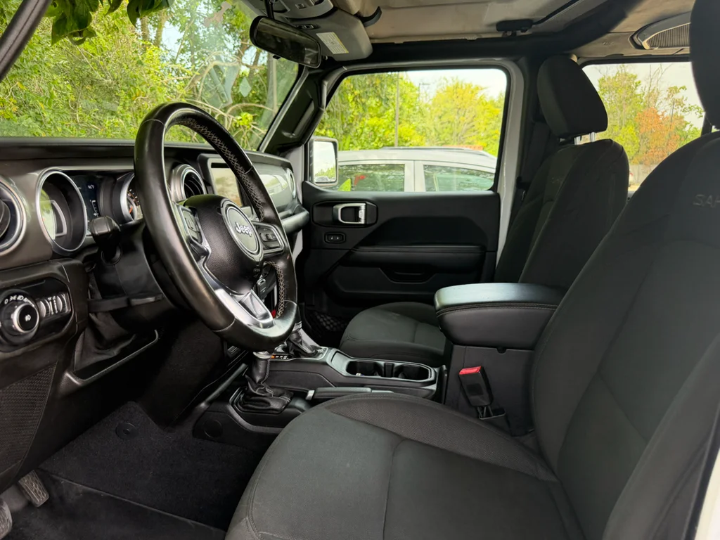 Used 2020 Bright White Clearcoat Jeep Sahara image 10