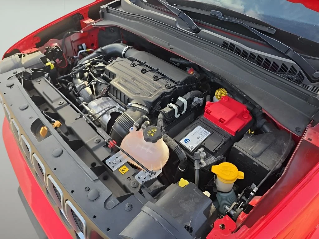 Used 2022  Jeep Latitude image 40