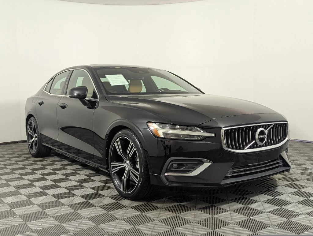 Certified Used 2020 Black Volvo T5 Inscription image 5
