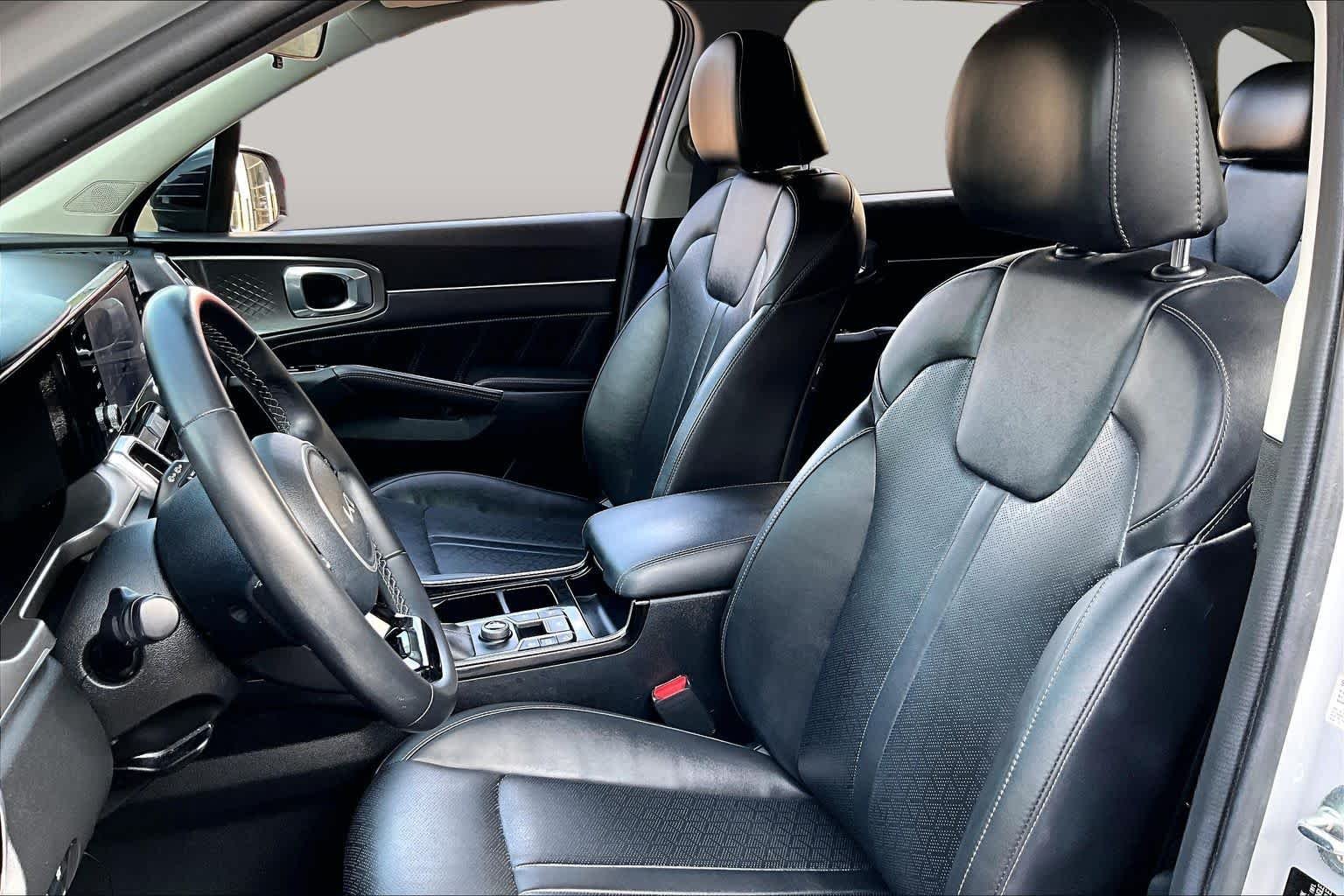 Pre-Owned 2022 Kia Sorento SX