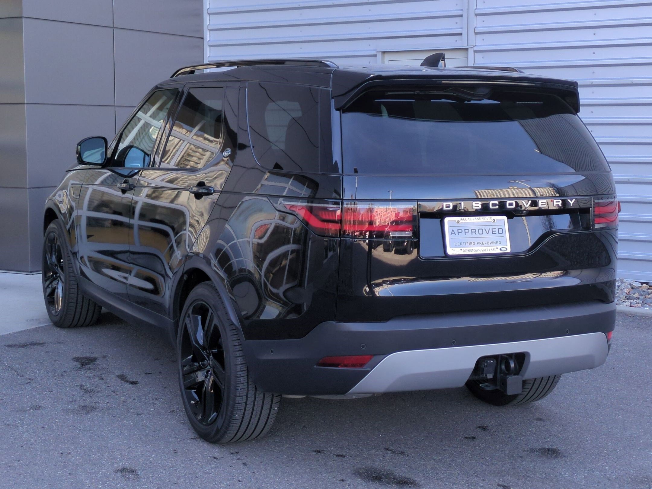 Used 2025 Santorini Black Metallic Land Rover S image 7