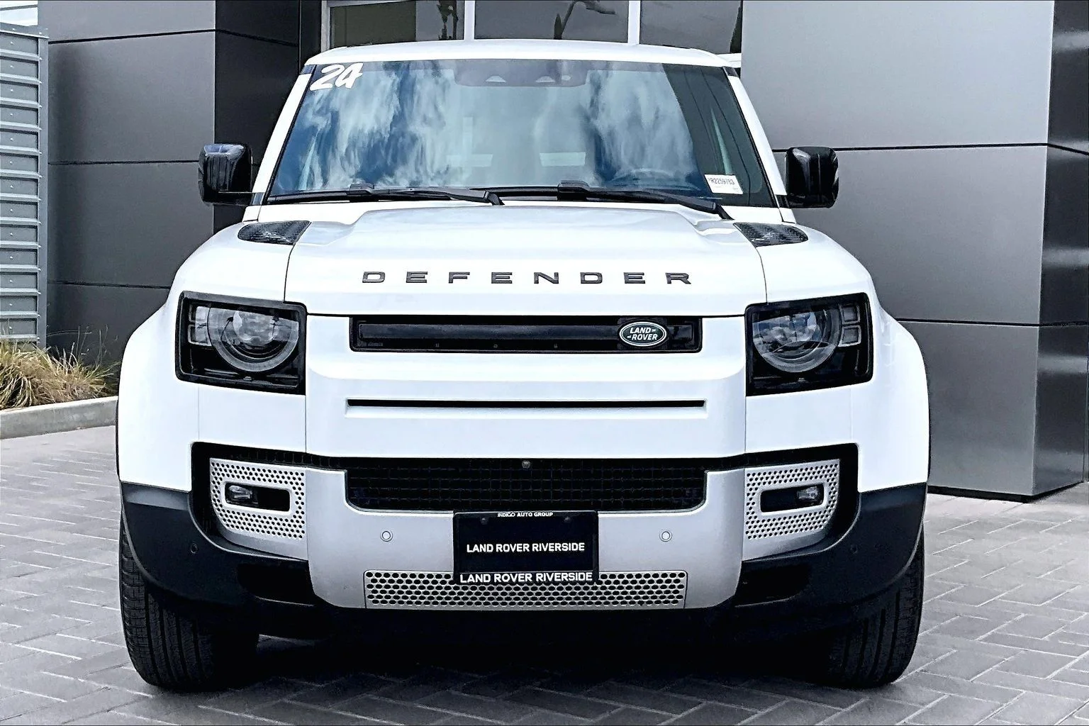 Used 2024 White Land Rover S image 2