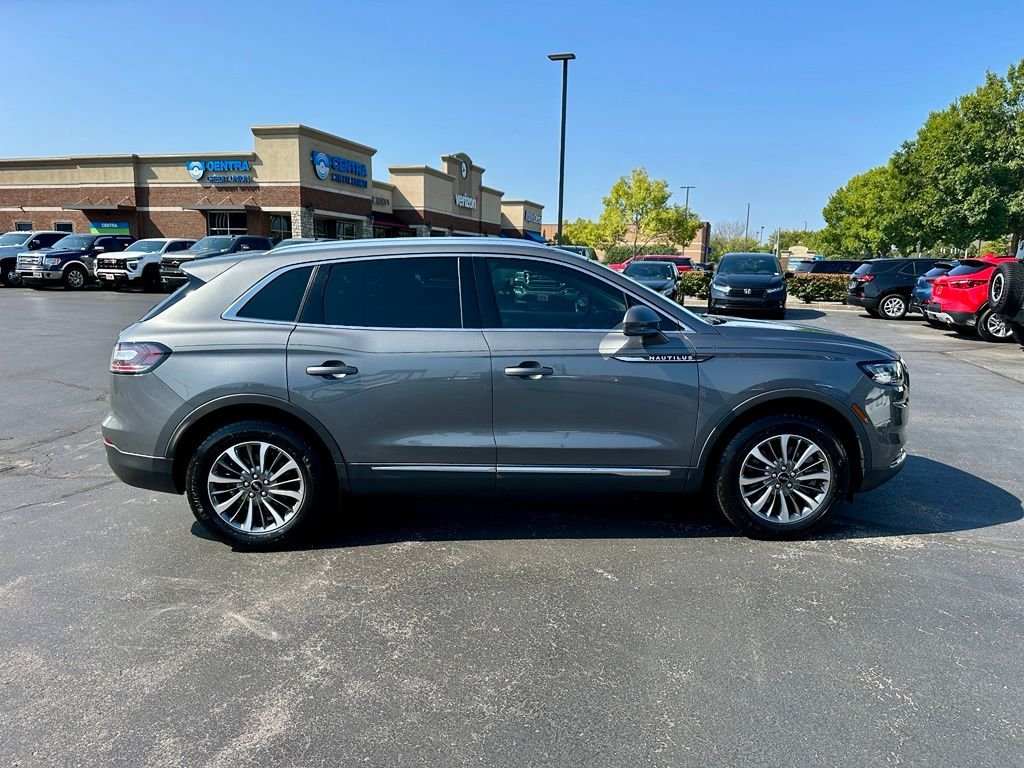 Used 2023 Gray Lincoln Standard image 2