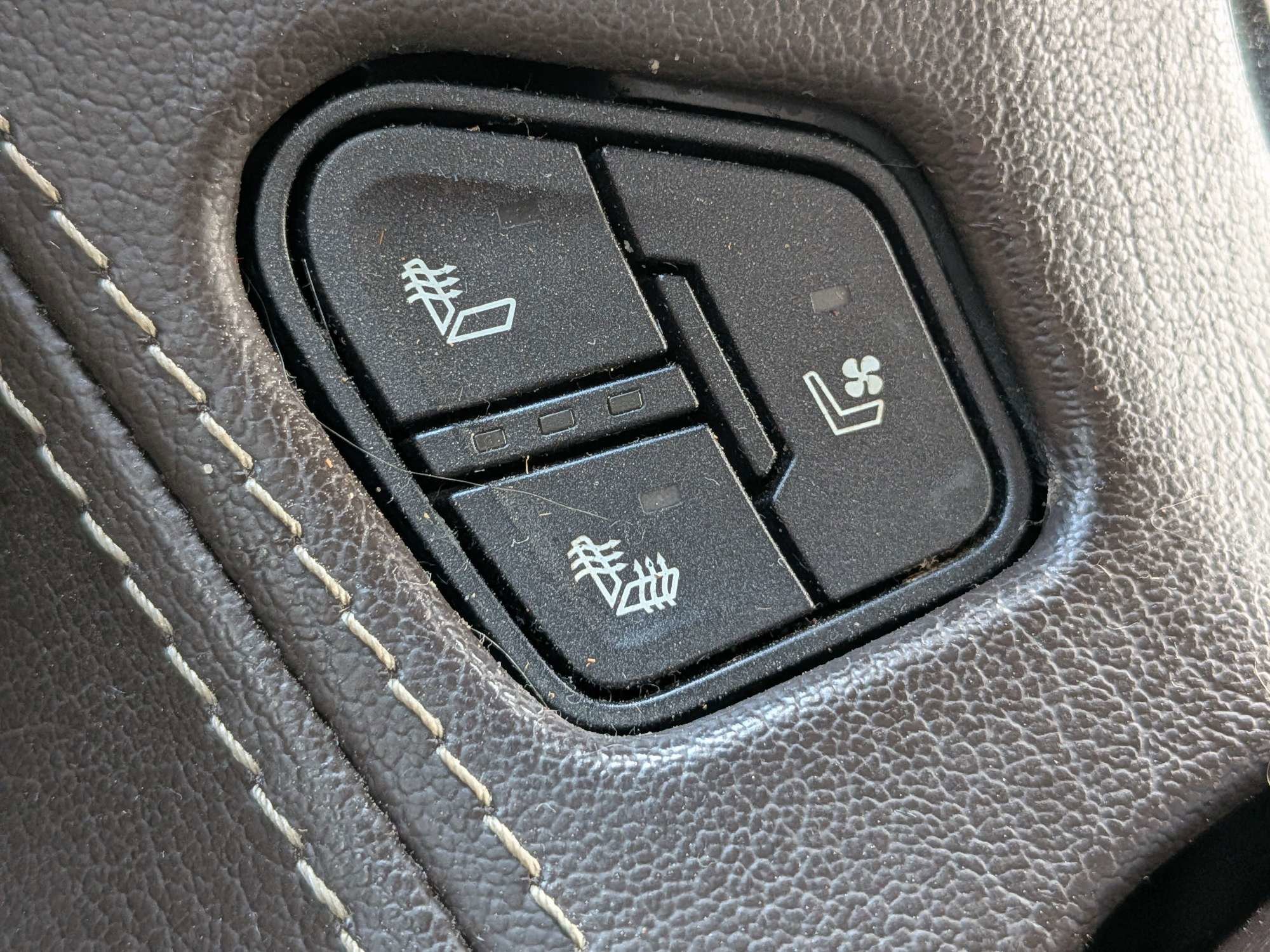Used 2020 White Chevrolet Premier image 21
